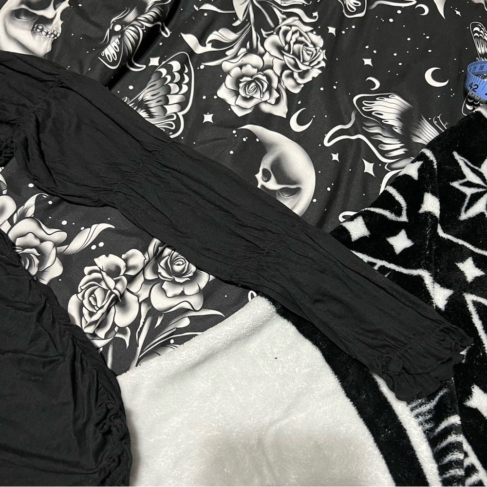 Kenneth Cole Gothic Ruffle Top, Med - Picture 3 of 6